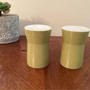 Set MCM Avocado Green salt & pepper shakers